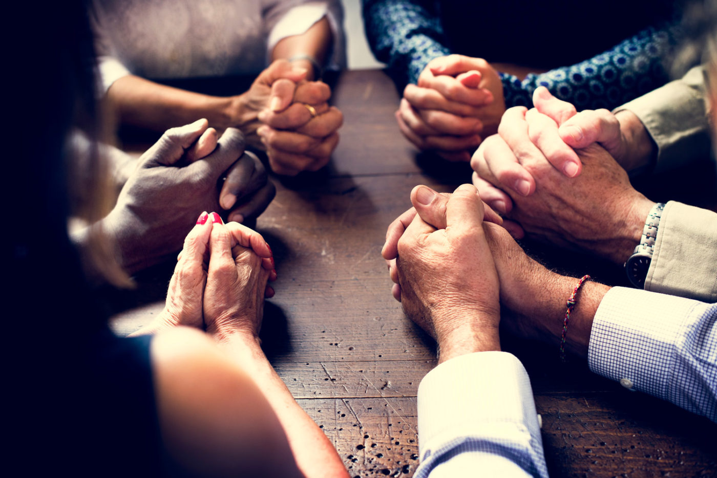 praying hands in a circle